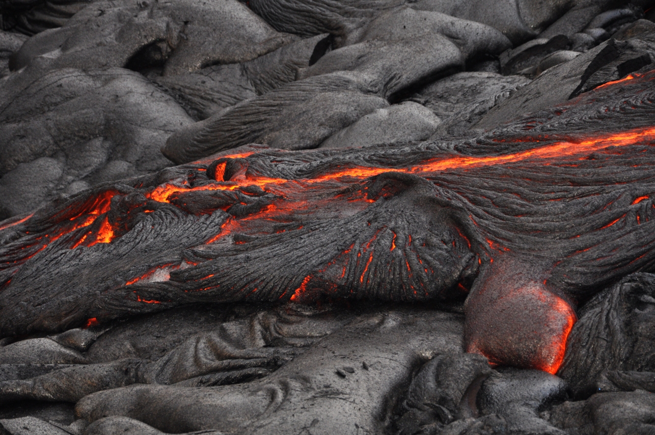 Руби руби лава лава. Камни лава магма. Вулканическая лава камень. Базальтовая магма. Засохшая лава Камчатка.